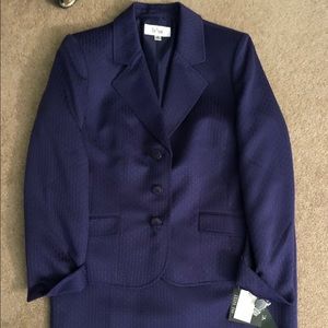 Le Suit women’s skirt suit purple/eggplant size 16